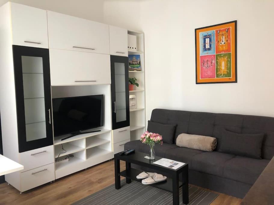 Buda Danube New Renovated Balcony Apartment *