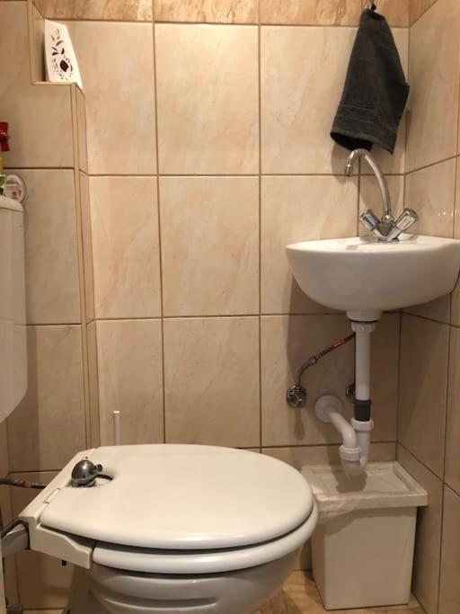 Buda Danube New Renovated Balcony Apartment Budapest